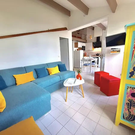 Holiday home Pavillon Les Pieds Dans L'eau Vue -ile D'aix